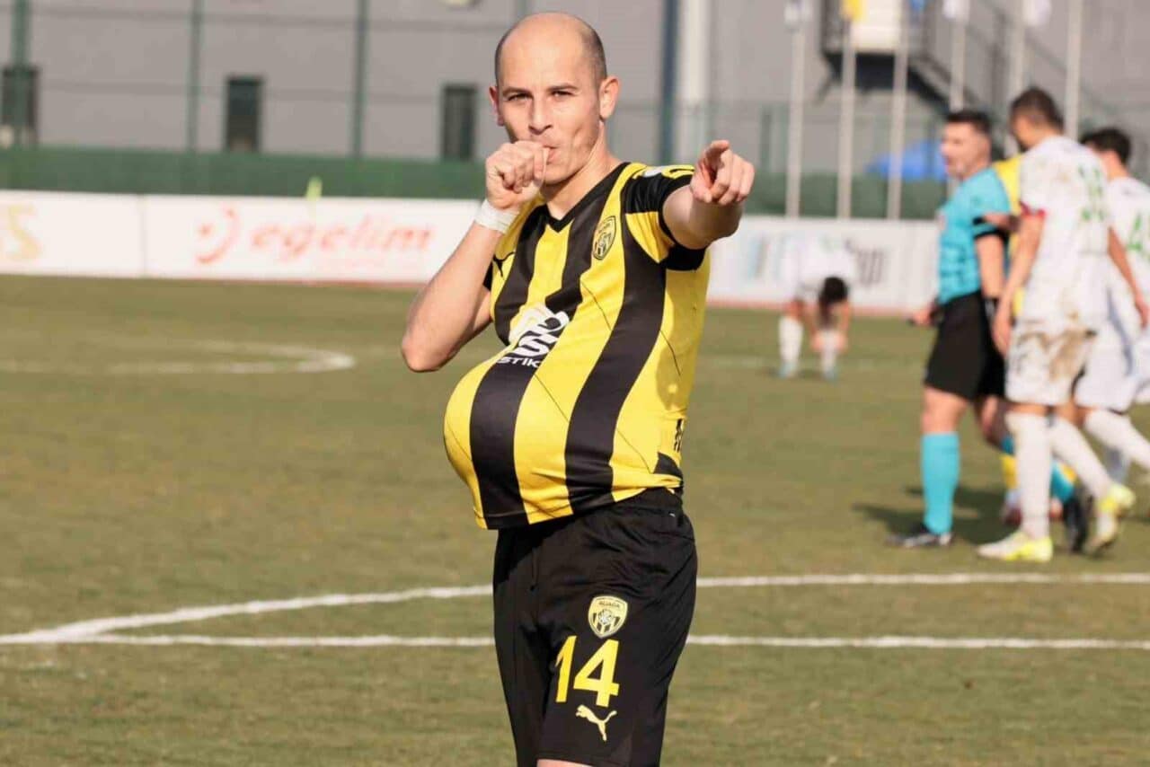 Aliağa FK, başarılı orta saha oyuncusu Muhammed Raşit Şahingöz ile