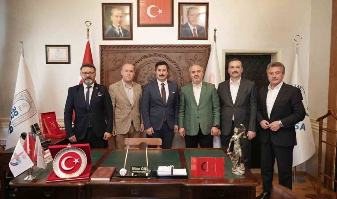 Alinur Aktaş’tan Ercan Özel’e Destek Ziyareti Bursa Büyükşehir Belediyesi eski Başkanı Alinur Aktaş, Yenişehir Belediye Başkanı