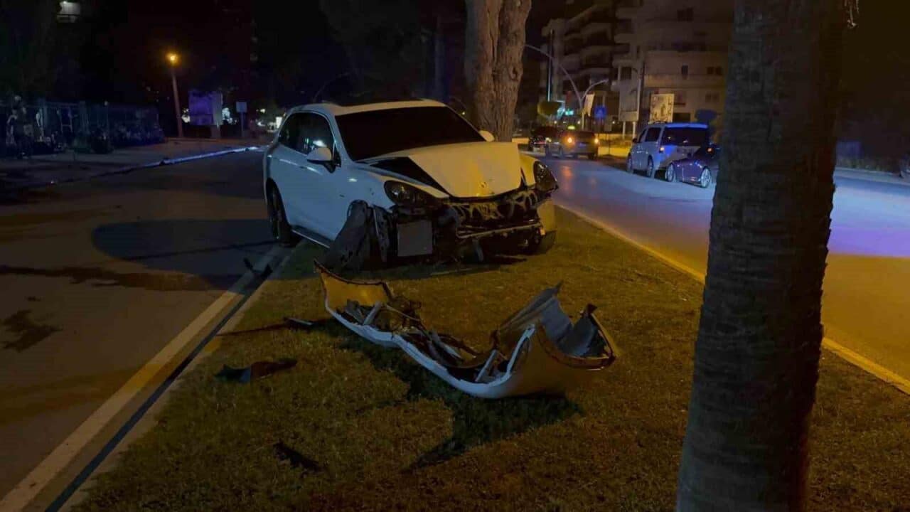 Antalya'nın Gazipaşa ilçesinde H.E.B. yönetimindeki otomobil, aşırı hız nedeniyle kontrolden