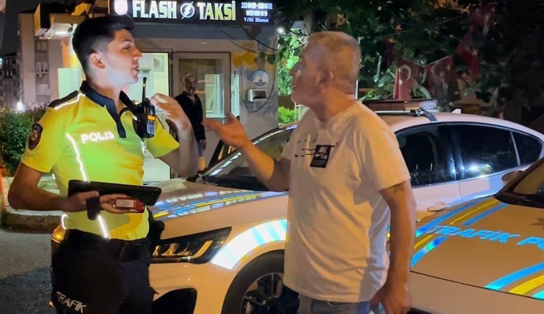 Bursa’da Alkollü Sürücü, Trafik Polisine Yalan İddialarla Saldırdı, Olaylar Giderek Büyüdü Bursa'da alkollü Kemal G., trafik uygulaması sırasında polisleri darp etmekle