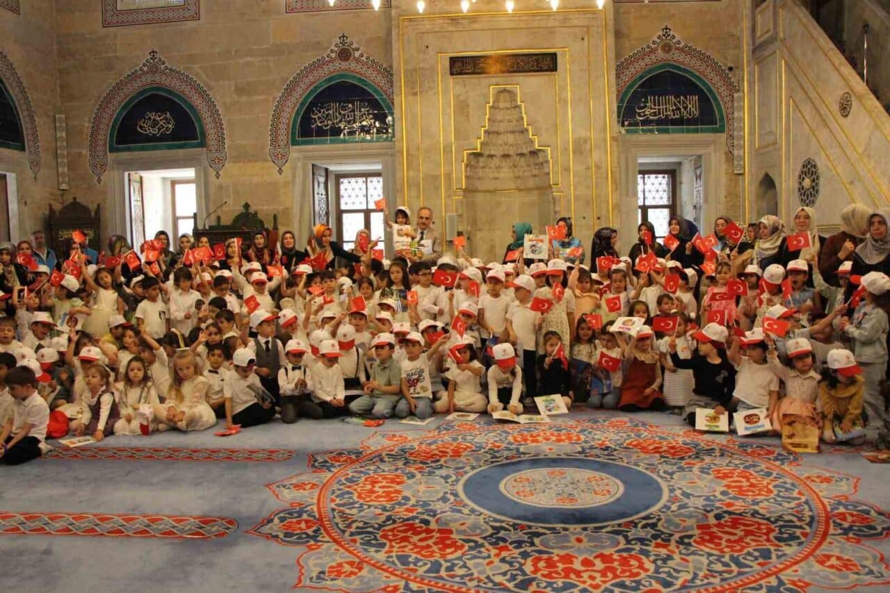 Amasya'da, Sultan II. Bayezid Camii'nde 4-6 yaş grubundaki Kur’an kursu