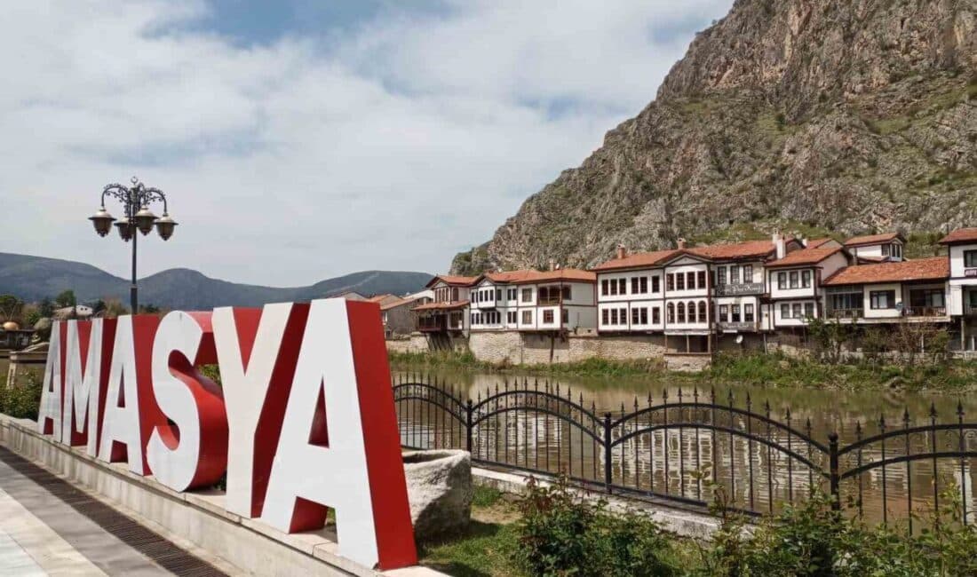 Amasya’nın Gümüşhacıköy ilçesinde iki ardışık deprem meydana geldi Amasya'nın Gümüşhacıköy ilçesi, 4.4 ve 4.2 büyüklüğündeki depremlerle sarsıldı. AFAD