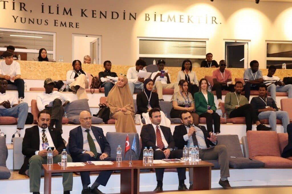 Anadolu Üniversitesi'nin düzenlediği Girişimcilik, Liderlik ve Yenilikçilik İçin Mezunlar Birliği