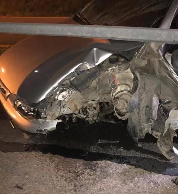 Beypazarı’nda Kontrolden Çıkan Araç Elektrik Direğine Çarptı, Sürücü Yaralandı Ankara'nın Beypazarı ilçesinde, 75 Yıl Bulvarı'nda kontrolden çıkan bir araç