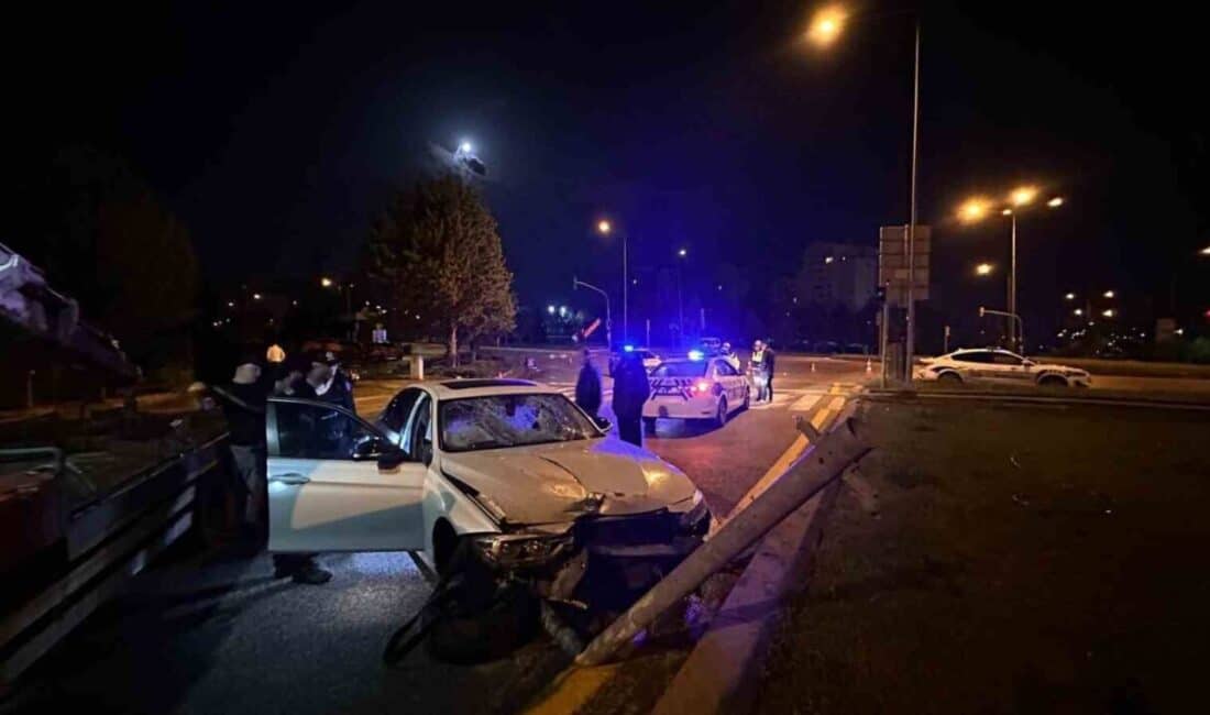 Etimesgut’ta otomobilin çarptığı kurye yaşamını yitirdi Ankara'nın Etimesgut ilçesinde bir otomobilin çarptığı motosikletli kurye Söner Demir