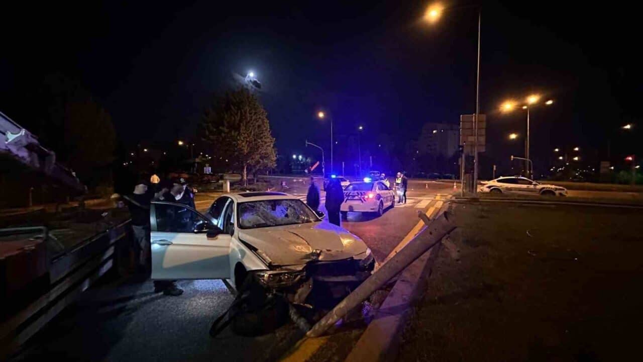 Ankara'nın Etimesgut ilçesinde bir otomobilin çarptığı motosikletli kurye Söner Demir