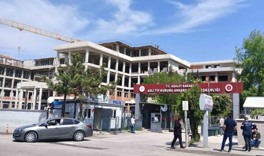 Ankara’da meydana gelen trafik kazasında hayatını kaybeden 3 kişilik Akarçay ailesinin cenazeleri İstanbul’da defnedilecek. Ankara'da yaşanan trafik kazasında Kardeniz Türkmen ve Akarçay ailesinden 3