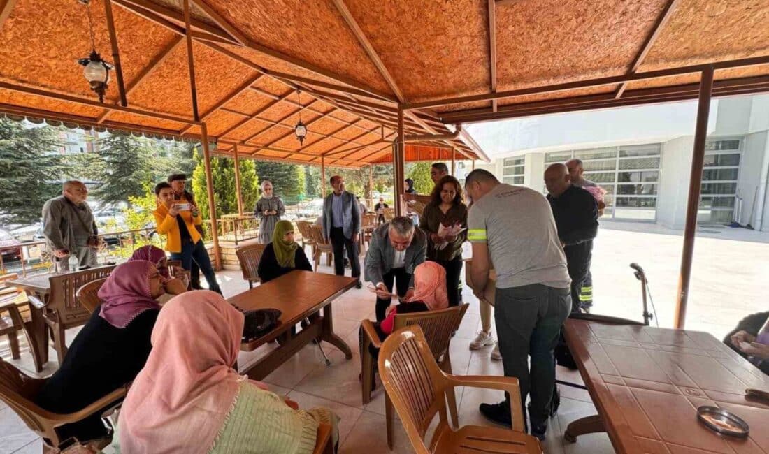 Çimentaş Yöneticilerinden Anlamlı Anneler Günü Ziyareti Huzurevine Yapıldı Çimentaş Elazığ Çimento Fabrikası Müdürü Mete Koçak ve yöneticileri, Anneler