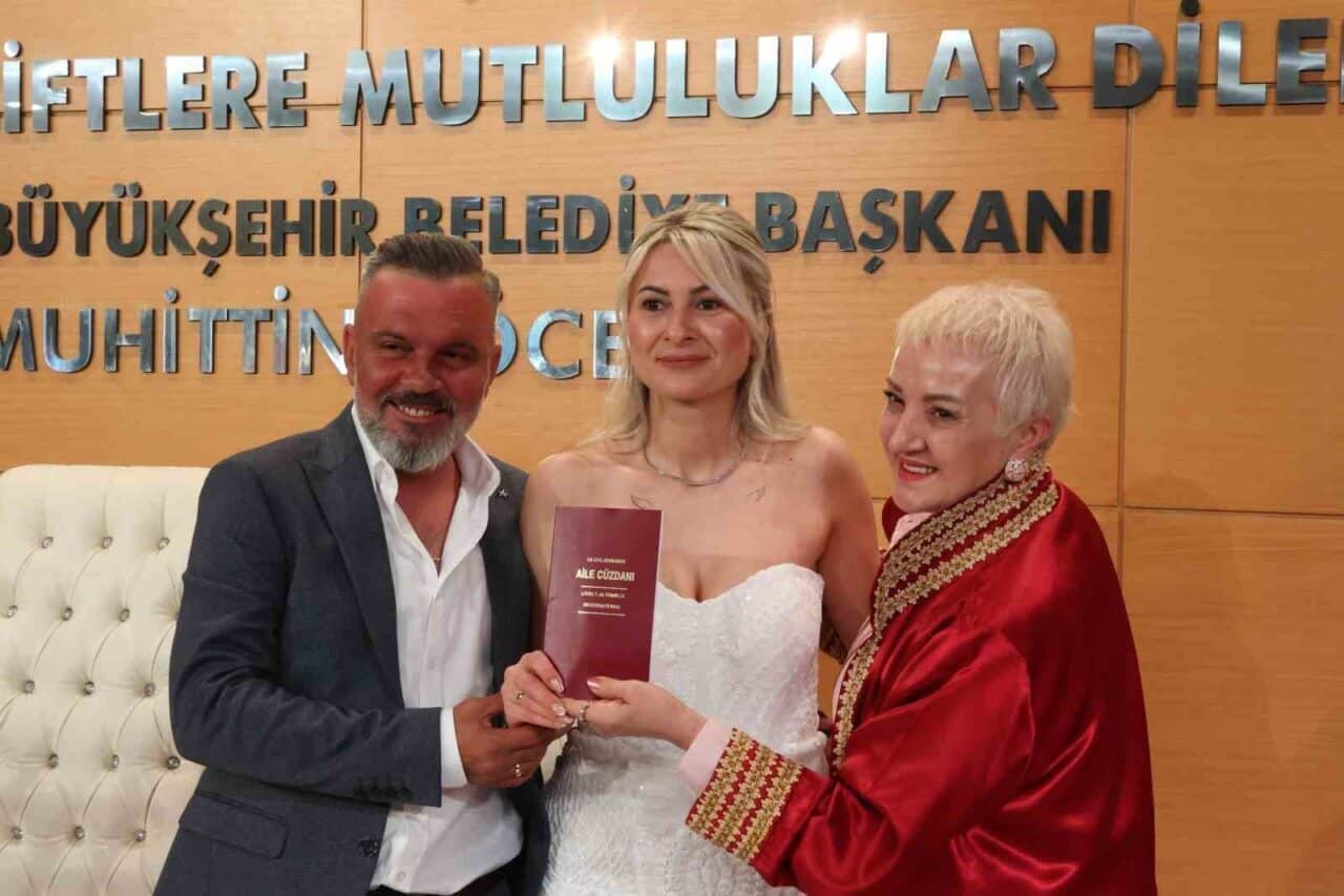 Antalya'da 25 çift, 05.05.2025 tarihini nikâh günü olarak belirleyerek, Büyükşehir