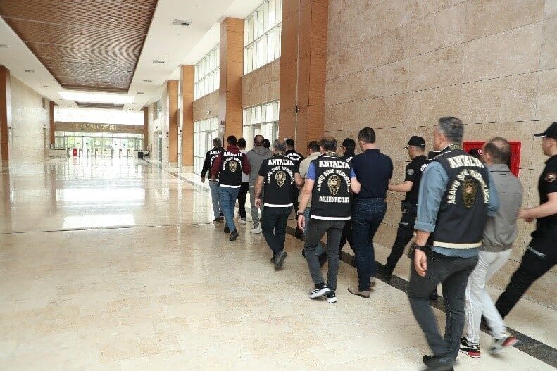 Antalya'da son iki hafta içinde gerçekleştirilen asayiş uygulamalarında 502 bin