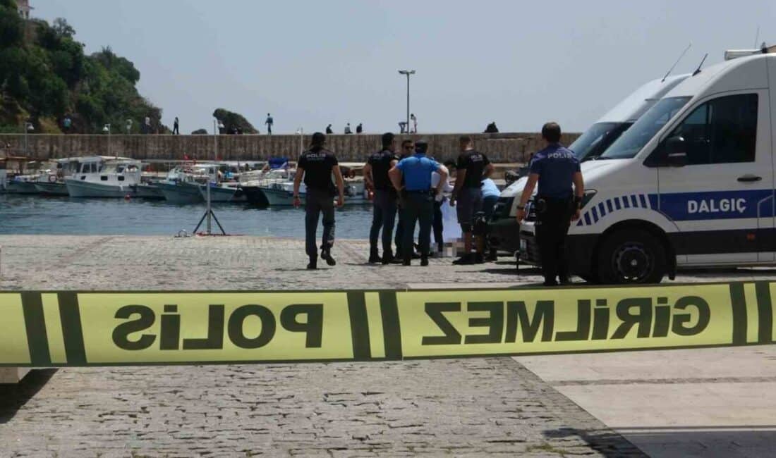 Antalya'nın Lara Sahili'nde denizde hareketsiz bir erkek cesedi bulundu. Olayın