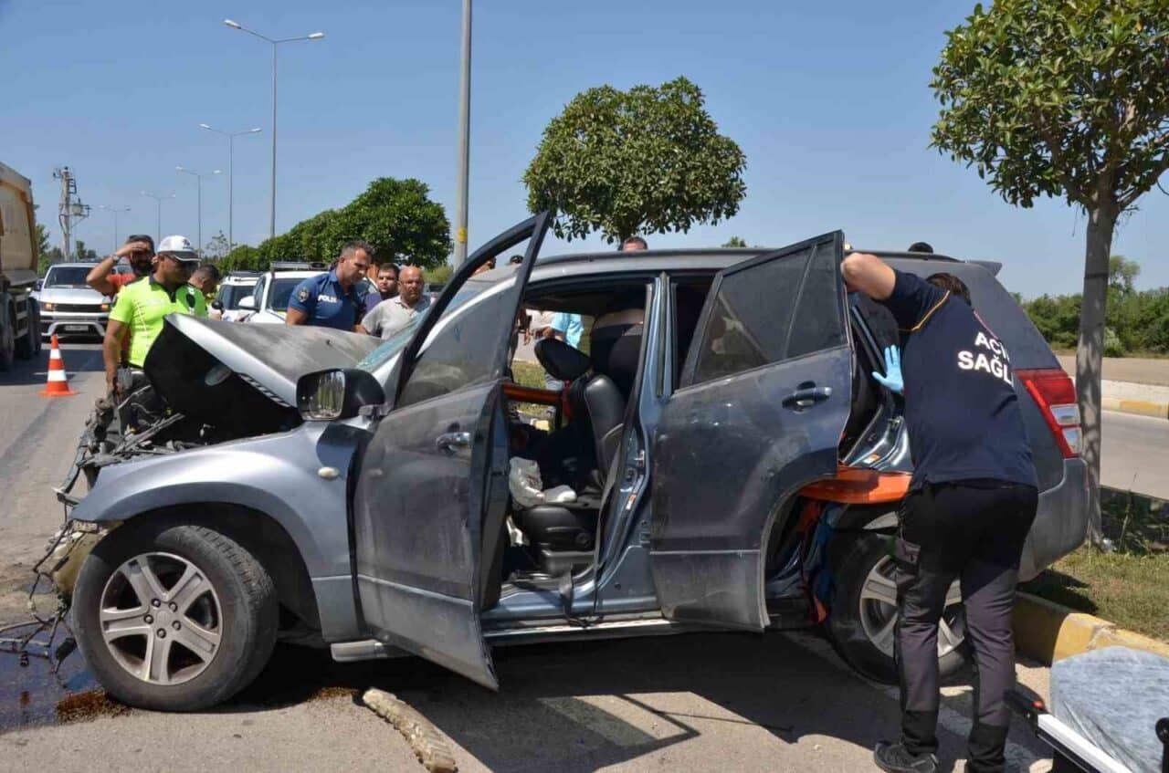 Antalya'nın Serik ilçesinde iş makinesi ile otomobilin çarpıştığı kazada Kemal