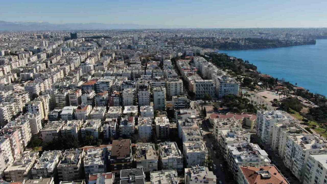 Nisan 2025'te Türkiye'de yabancılara konut satışları, geçen yılın aynı ayına