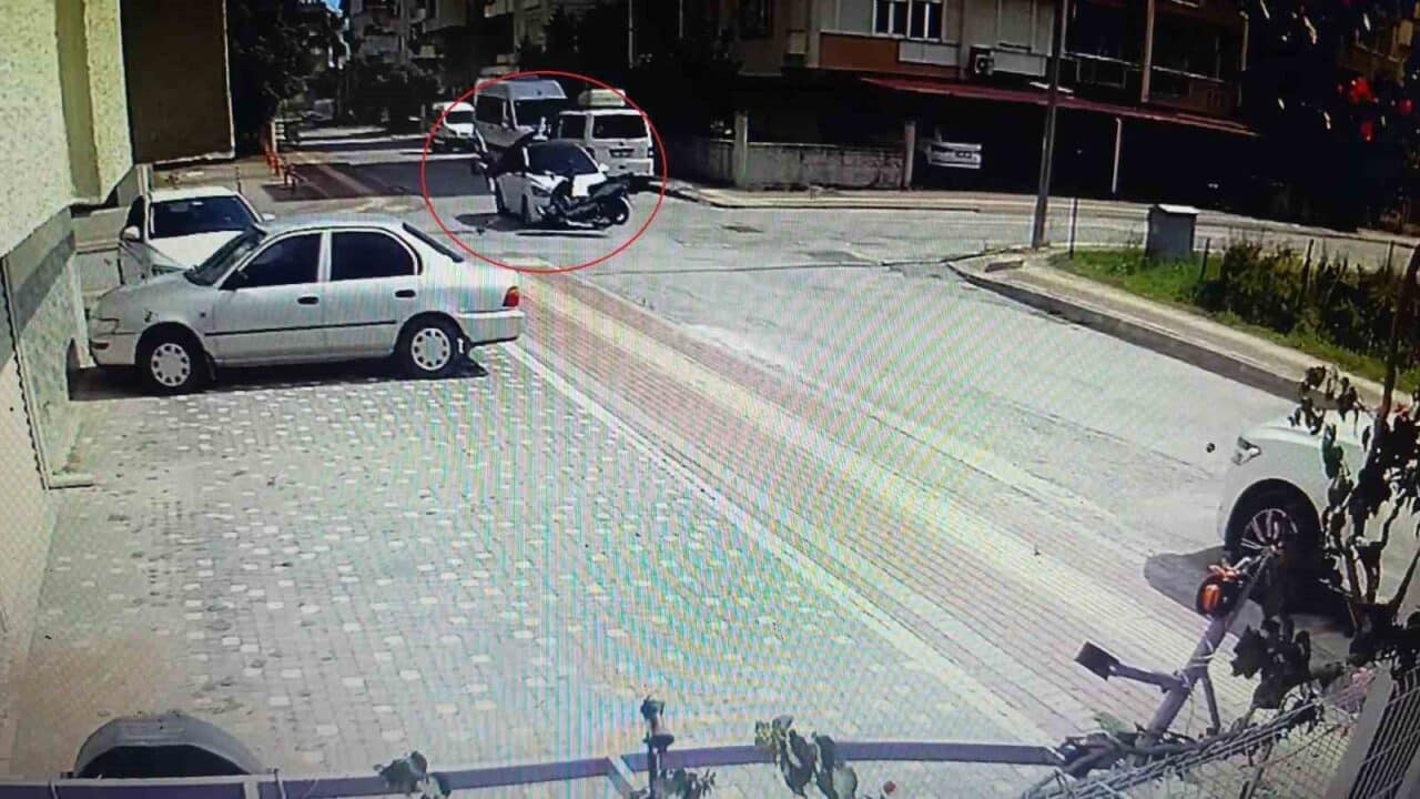 Antalya'nın Manavgat ilçesinde, Dilara G. yönetimindeki otomobil, Hüseyin Y.'nin motosikletiyle