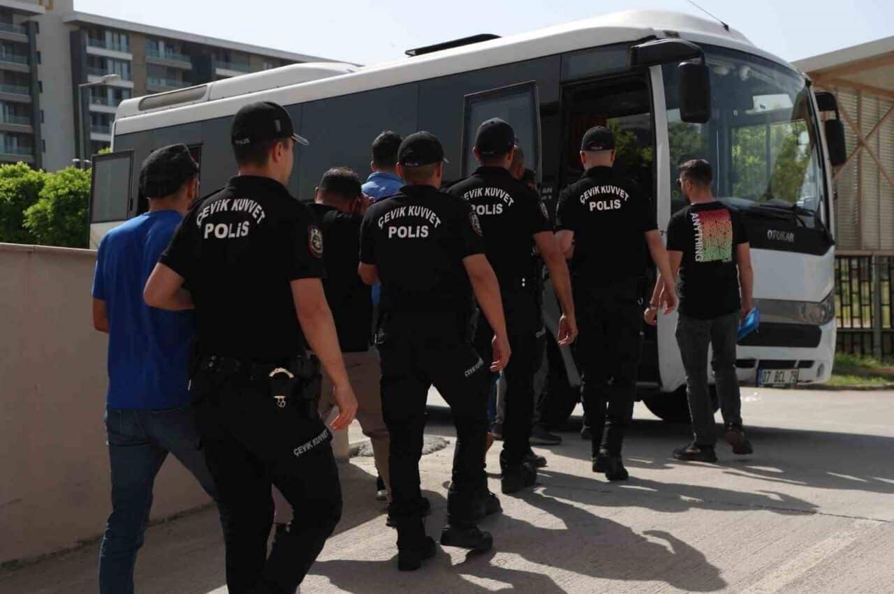 Antalya'da, Emniyet Müdürlüğü tarafından gerçekleştirilen son iki haftalık operasyonlarda, adli