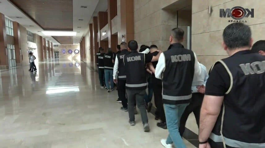 Antalya'da tefecilik yaptıkları belirlenen 13 kişi, yaklaşık 650 milyon TL
