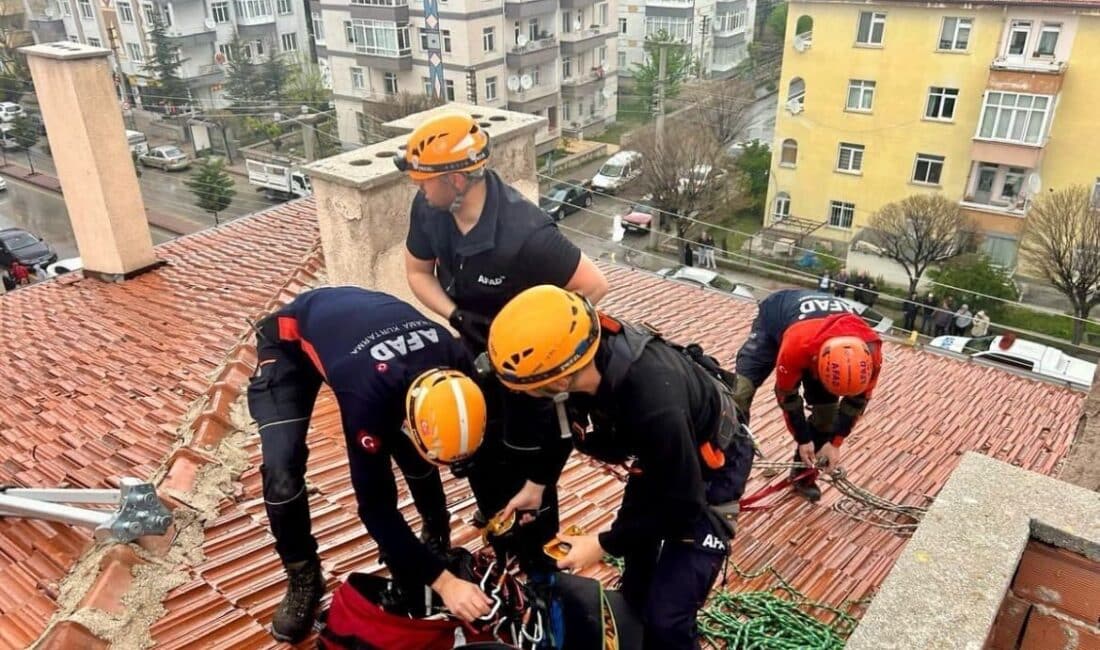 Niğde’de Çatıdan Düşen İki Çocuk Kurtarıldı Niğde'de güvercin yakalamak için apartmanın çatısına çıkan 7 yaşındaki B.Ç.