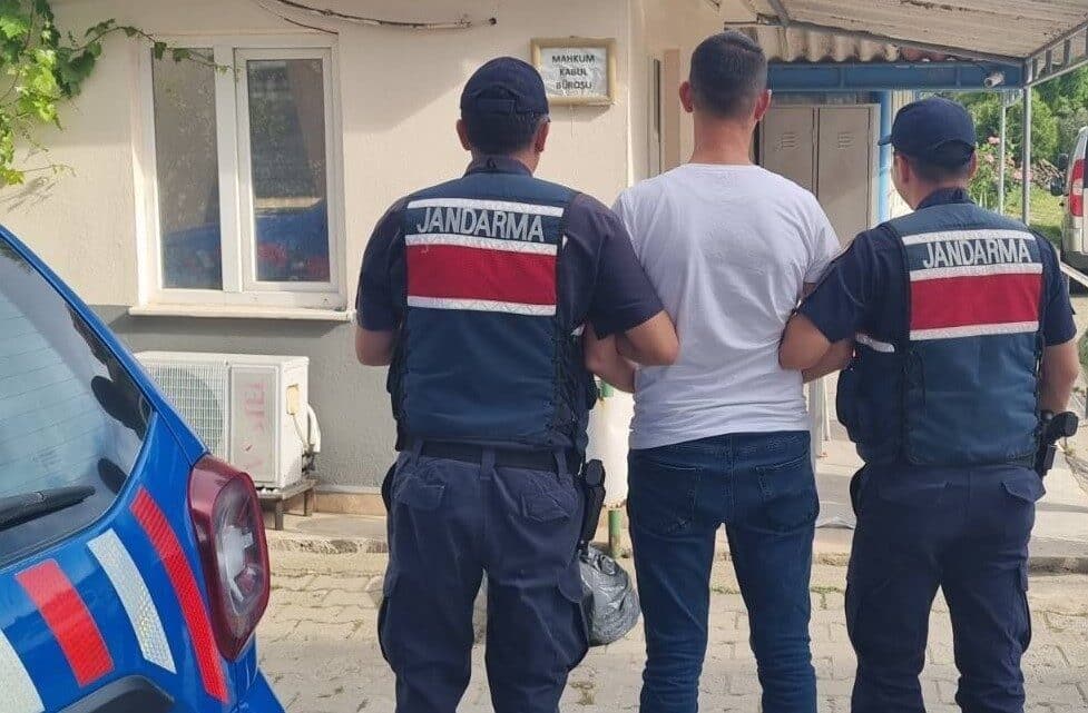 Aydın'ın Germencik ilçesinde, jandarma ekipleri tarafından çeşitli suçlardan 4 yıl