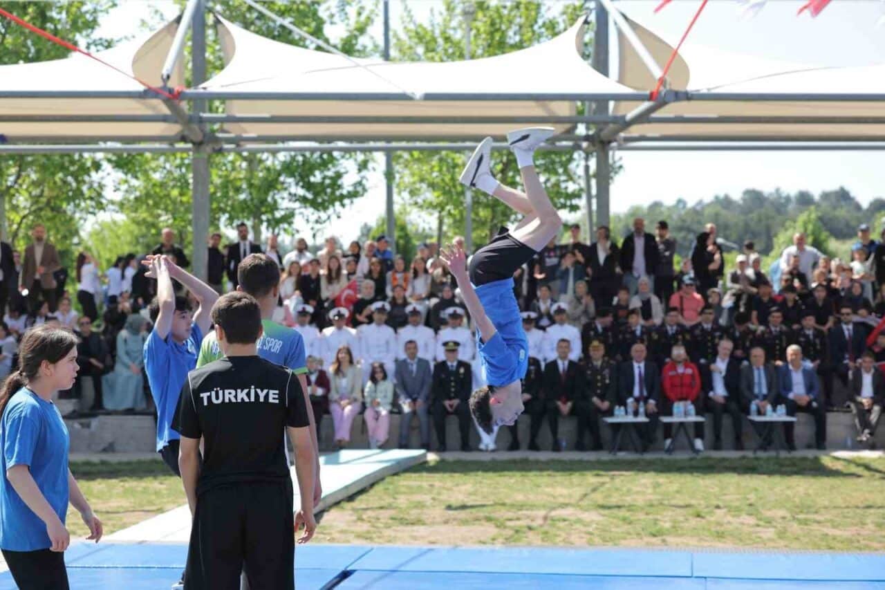 Arnavutköy'de 19 Mayıs Gençlik ve Spor Bayramı, gençlerin katılımıyla coşkuyla