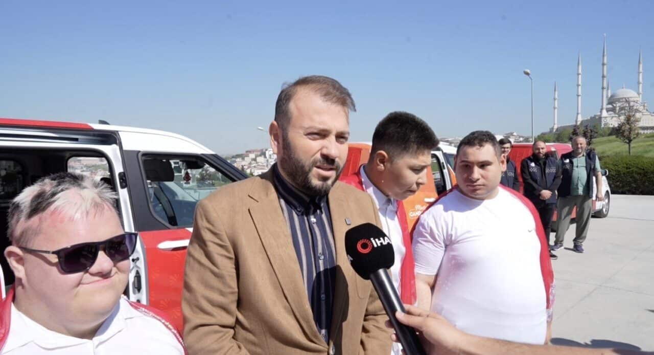 İstanbul Arnavutköy'de Engelliler Haftası'nda, engelli bireyler temsili olarak asker oldu.