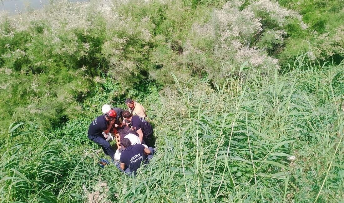 Hatay’da Motosikletin Nehir Yatağına Uçması Sonucu Sürücü Yaralandı Hatay'ın Antakya ilçesinde motosiklet sürücüsü, direksiyon kontrolünü kaybederek Asi nehri