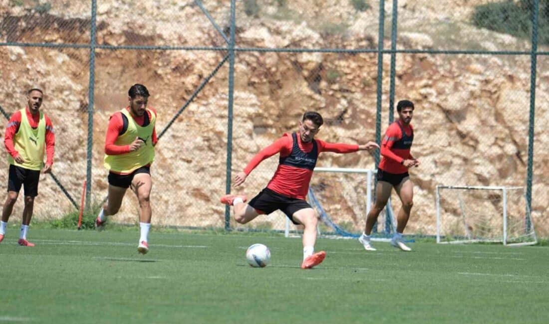 Hatayspor, Mersin’de Başakşehir ile oynayacağı maçın hazırlıklarını antrenmanla sürdürüyor Atakaş Hatayspor, Trendyol Süper Lig 34. hafta öncesi Mersin'de RAMS