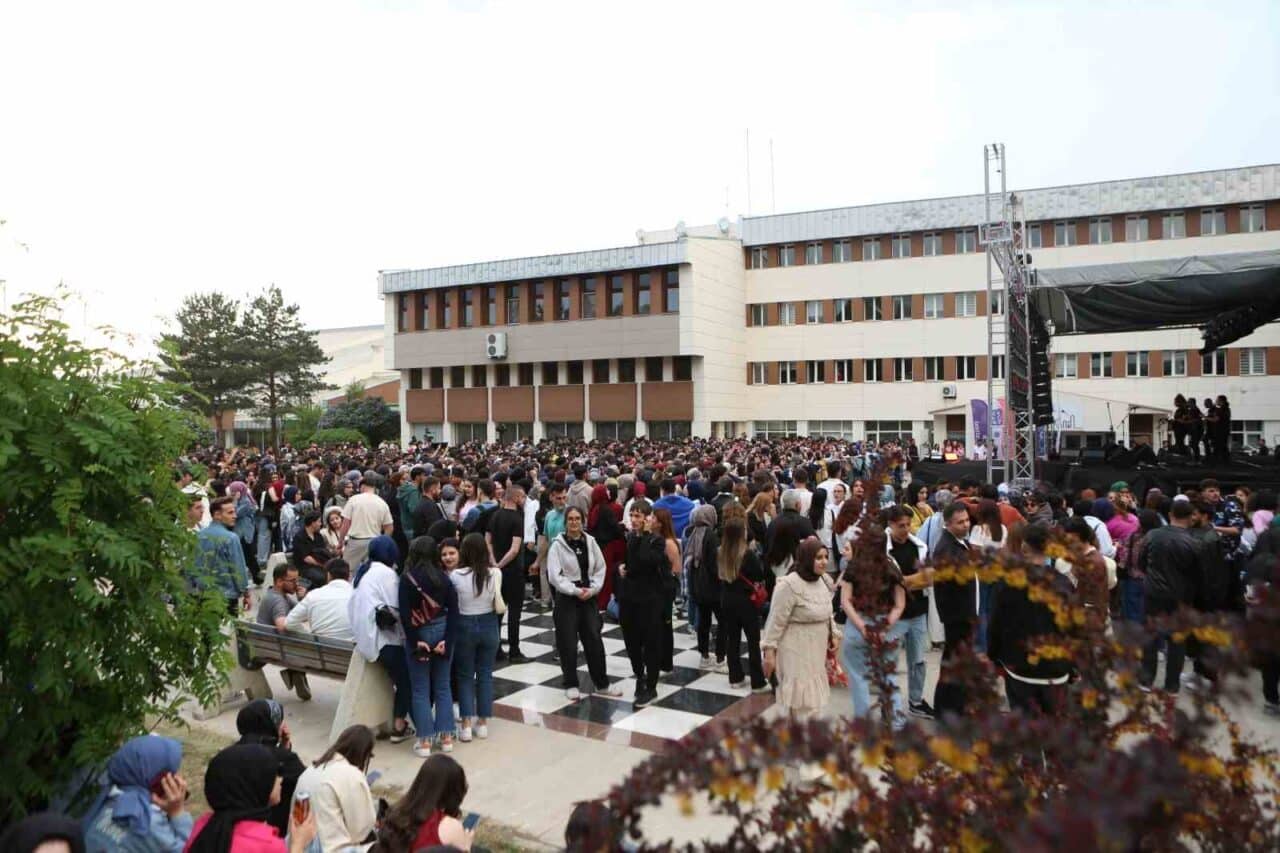 Atatürk Üniversitesi, 2025 Bahar Şenliği'nde 26-28 Mayıs tarihlerinde çeşitli etkinliklerle