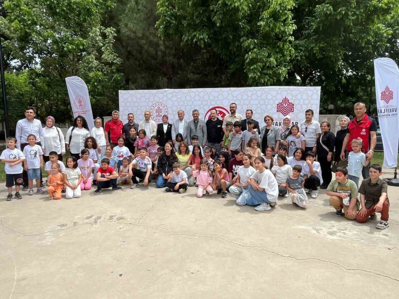 Aydın Vakıflar Bölge Müdürlüğü, bursiyer çocuklar ve aileleri için İncirliova'da