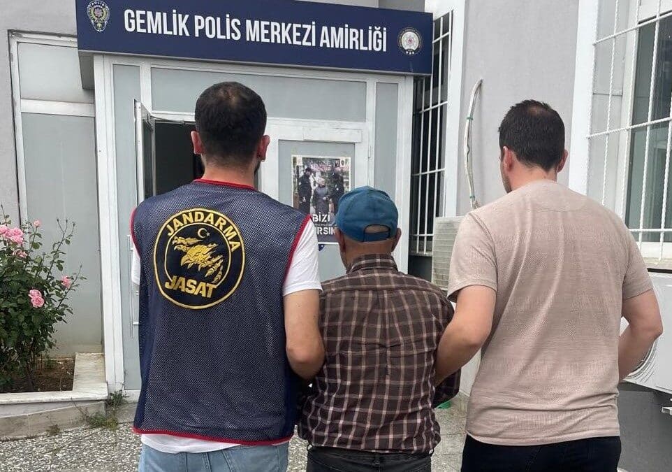 Aydın'da 11 yıl hapis cezası bulunan H.Y., JASAT ve polis
