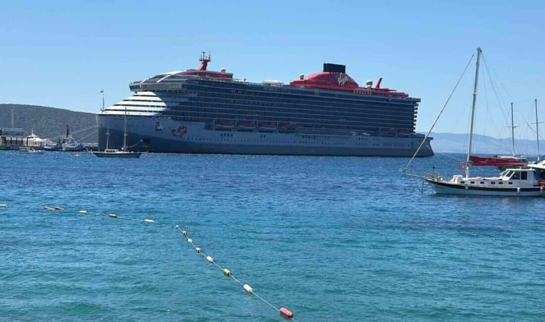 Bodrum, Bahamalar bayraklı 265 metrelik 'Resilient Lady' kruvaziyerini ağırladı. Gemide