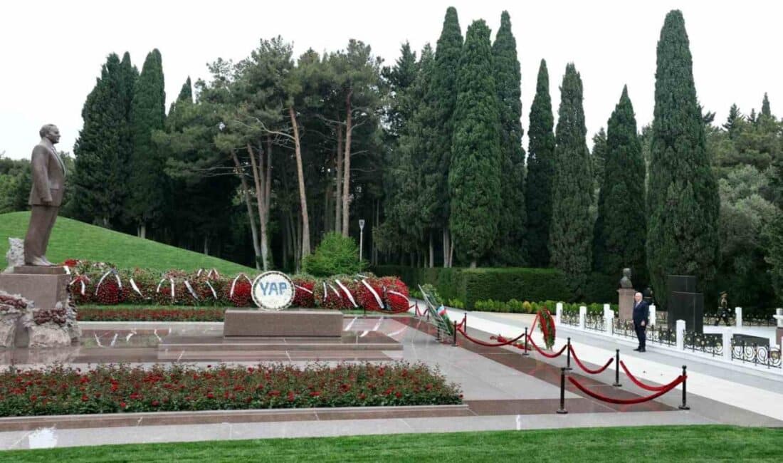 Bakan Yaşar Güler, Bakü’de Şehitler Hiyabanı ve Aliyev’in Kabrini Ziyaret Etti Milli Savunma Bakanı Yaşar Güler, Azerbaycan'ın Bakü şehrinde resmi temaslarda