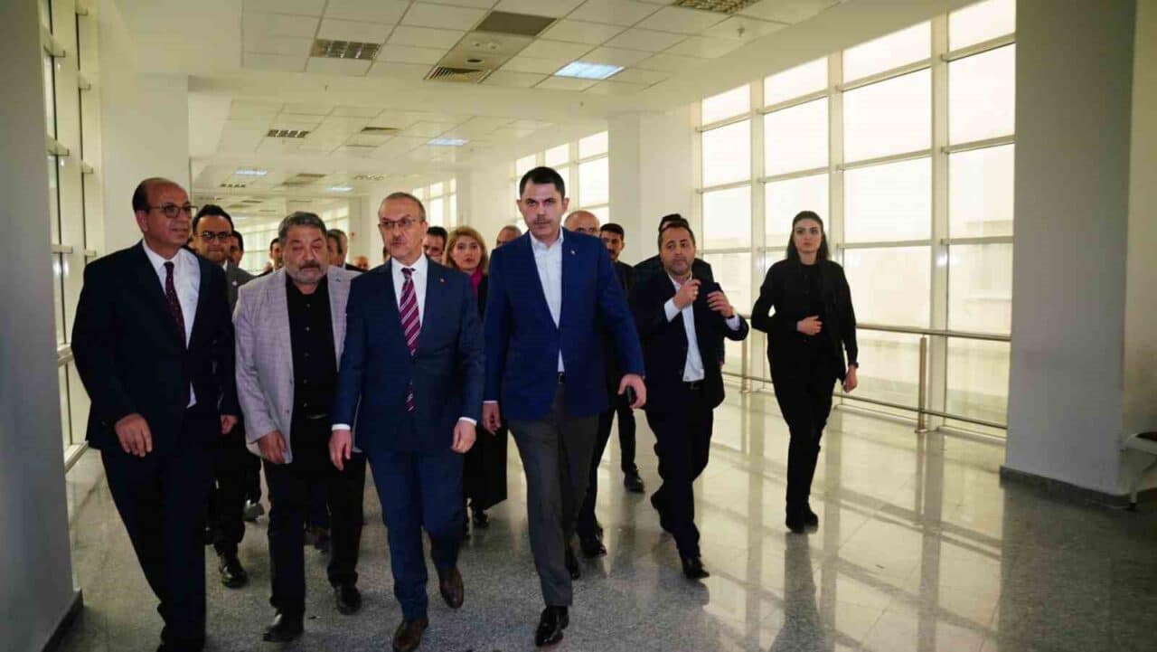 Çevre, Şehircilik ve İklim Değişikliği Bakanı Murat Kurum, hastanede tedavi