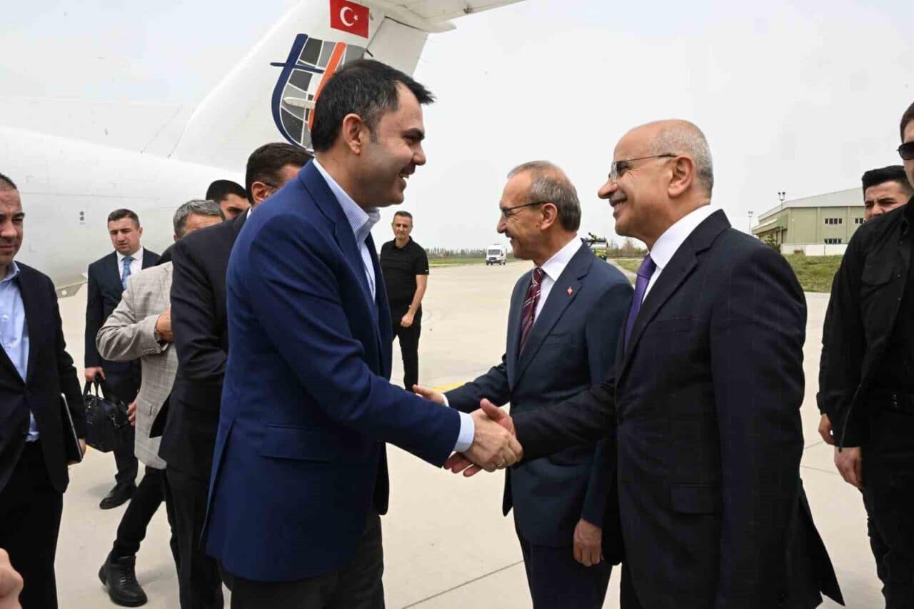 Çevre Şehircilik ve İklim Değişikliği Bakanı Murat Kurum, deprem sonrası