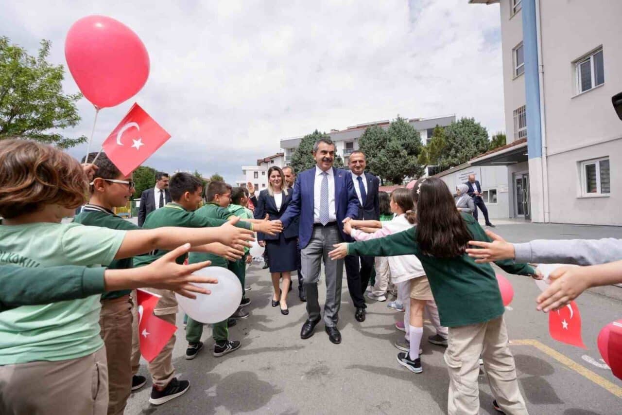 Milli Eğitim Bakanı Yusuf Tekin, 16 Mayıs'ta Tuzla Atatürk İlkokulu'nu