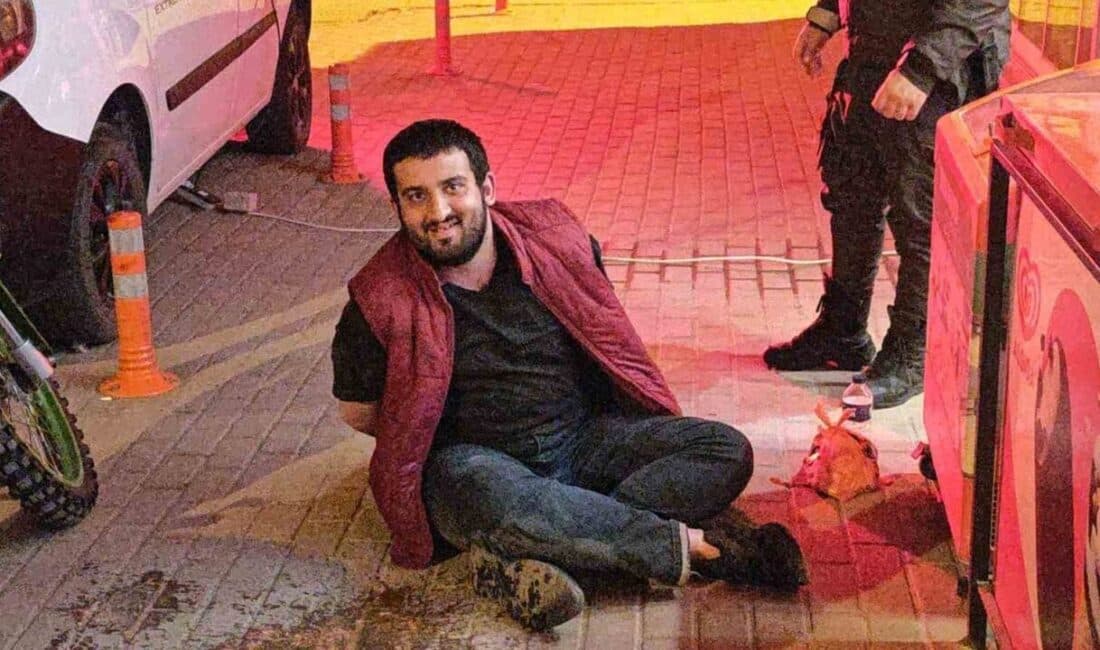 İnegöl’de Zihinsel Engelli Genç, Bakkalı Kundaklamaya Kalkıştı İnegöl'de 25 yaşındaki zihinsel engelli Burak Y., Mesudiye Mahallesi'ndeki bir