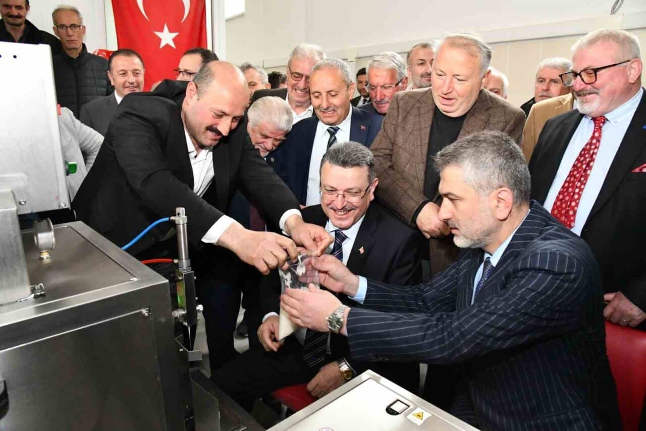 Trabzon'da, Büyükşehir Belediyesi ile Arı Yetiştiricileri Birliği arasında arı yemi