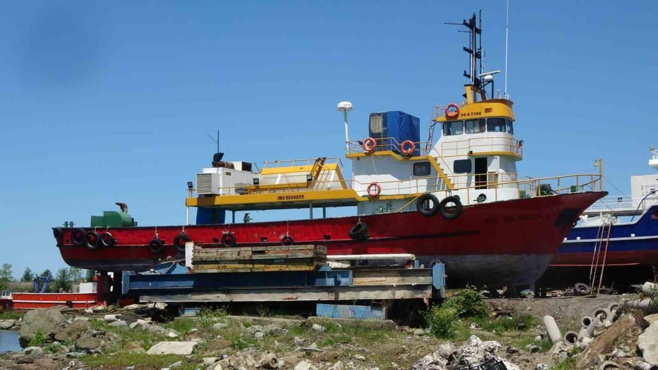 Trabzon'un Sürmene ilçesindeki Çamburnu Tersanesi, 15 Nisan'daki av yasağı sonrası