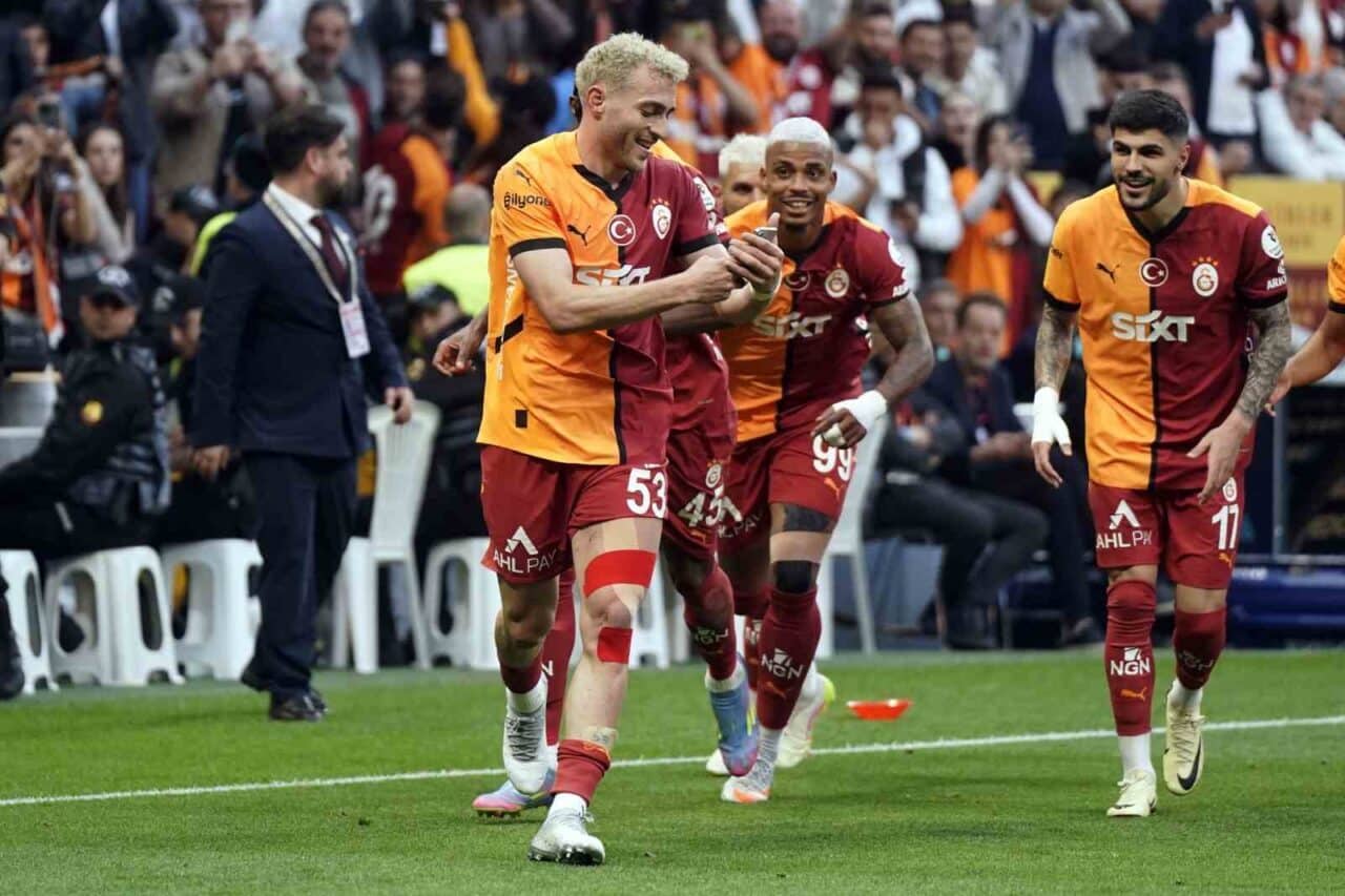 Galatasaray'ın futbolcusu Barış Alper Yılmaz, Kayserispor karşısında attığı golle bu