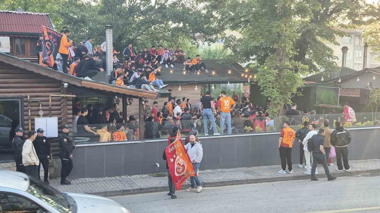 Bartın'da Galatasaray taraftarları, Fenerbahçe Başkanı Ali Koç, Asbaşkan Acun Ilıcalı