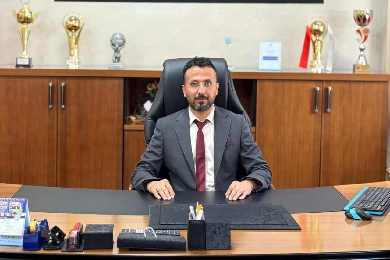 Uzm. Dr. Mustafa Akel, Kahta Devlet Hastanesi'nin başhekimliğine atandı. Eski