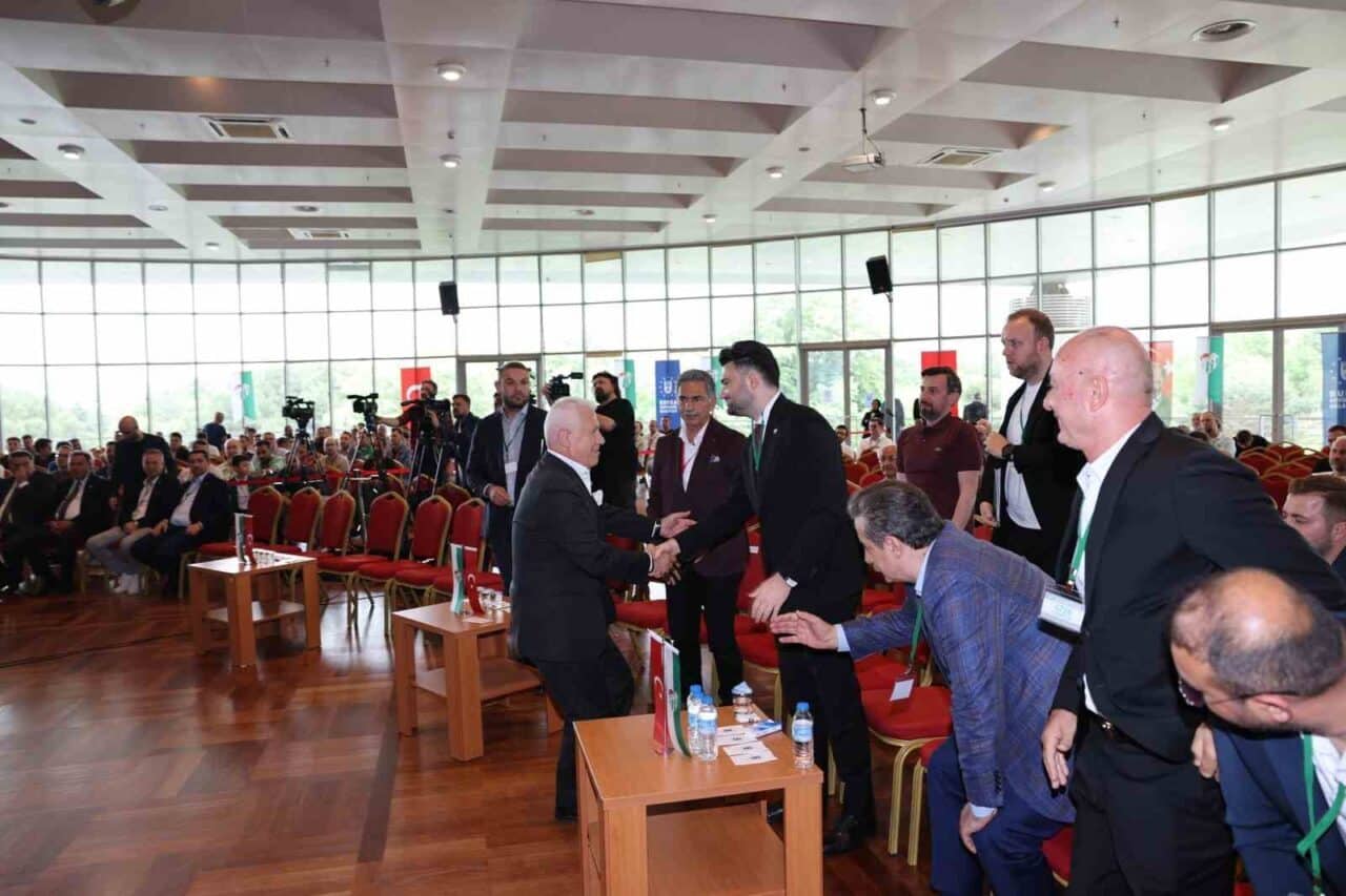Bursa Büyükşehir Belediye Başkanı Mustafa Bozbey, Bursaspor'un kalıcı gelir elde