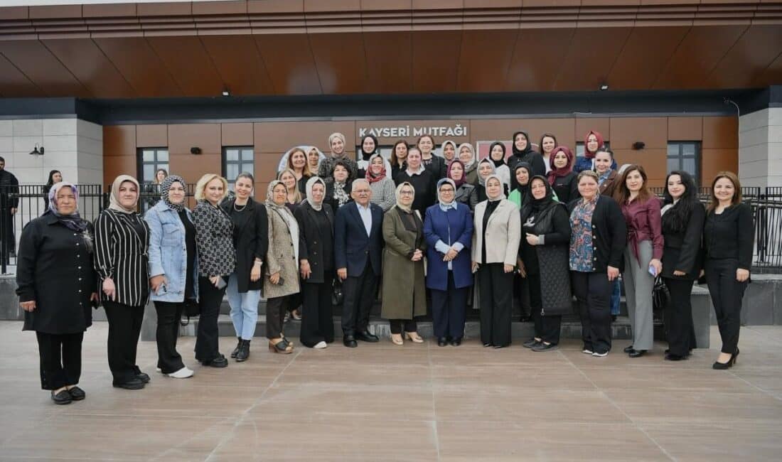 Kayseri Büyükşehir Belediye Başkanı Dr. Memduh Büyükkılıç, eşi Dr. Necmiye