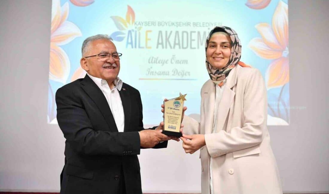 Kayseri Büyükşehir Belediye Başkanı Dr. Memduh Büyükkılıç, Aile Akademisi'nin çalışmalarını