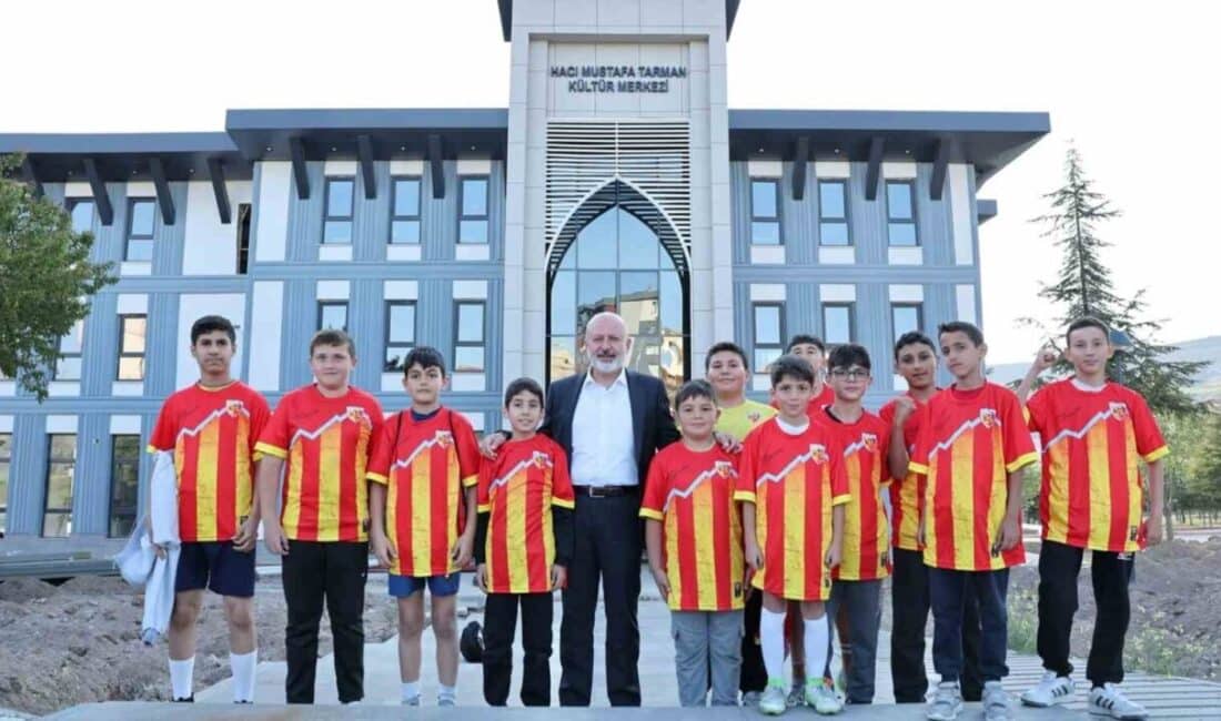 Kocasinan Belediye Başkanı Ahmet Çolakbayrakdar, Hacı Mustafa Tarman Kültür Merkezi'nde