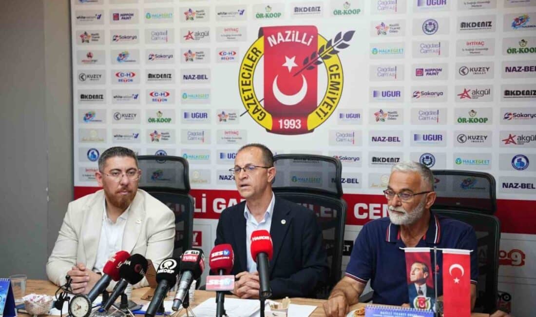 Kuyucak Belediye Başkanı Uğur Doğanca, basın toplantısında önceki yönetimin yolsuzluk