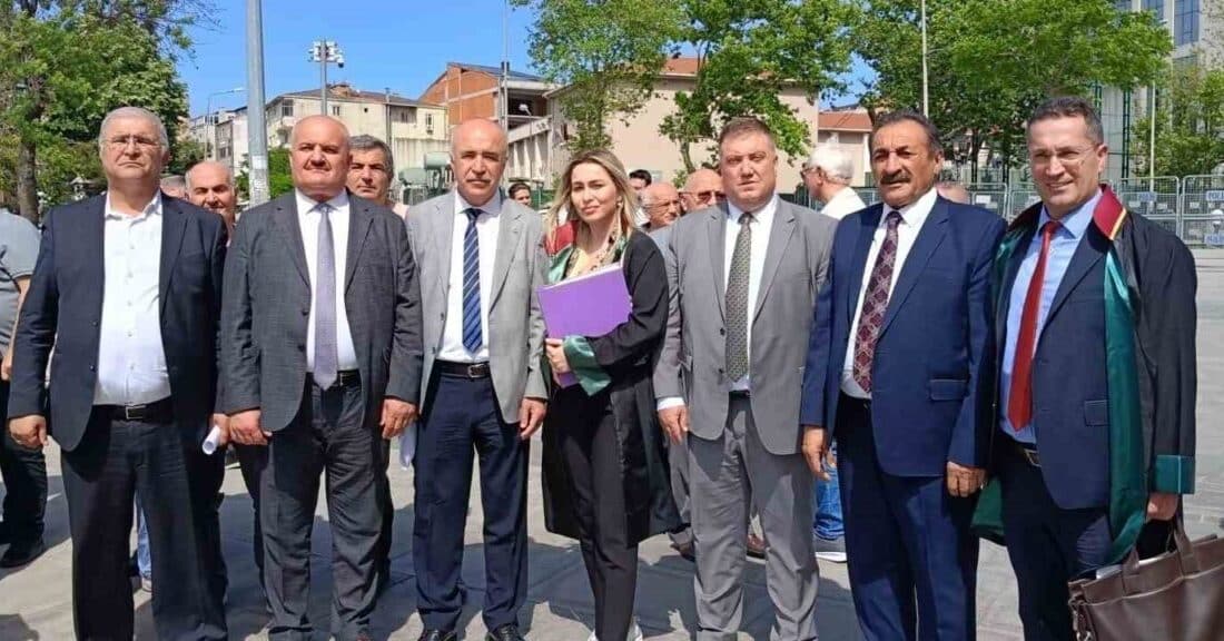 İstanbul Taksiciler Esnaf Odası'nın açtığı korsan taşımacılık davasında İzmir Şoförler