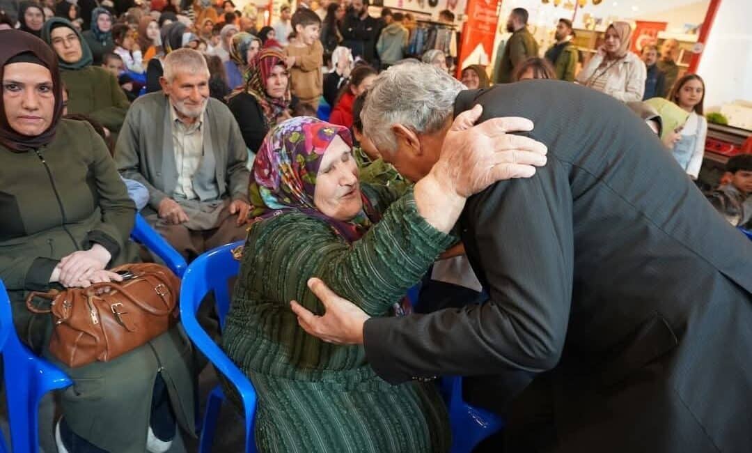Adıyaman Kahta Belediye Başkanı Hallaç’tan Anneler Günü mesajı: “Anneler, toplumun temeli ve en büyük teminatımızdır” Adıyaman Kahta Belediye Başkanı Mehmet Can Hallaç, Anneler Günü dolayısıyla