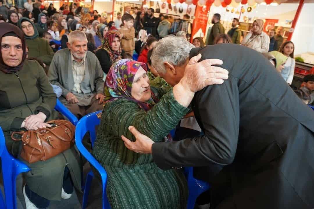 Adıyaman Kahta Belediye Başkanı Mehmet Can Hallaç, Anneler Günü dolayısıyla