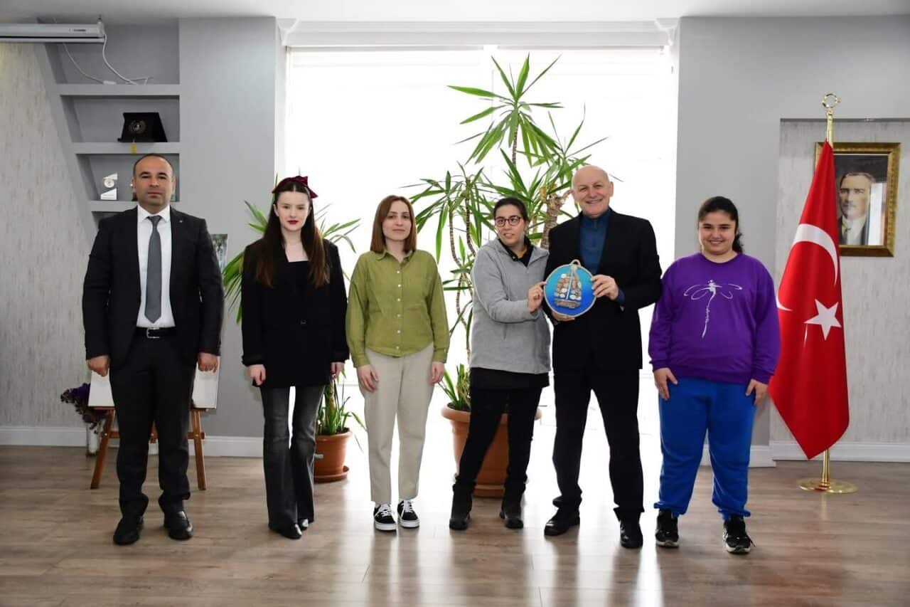 Samsun'un Terme Belediye Başkanı Şenol Kul, Engelliler Haftası'nda Mukaddes Kul