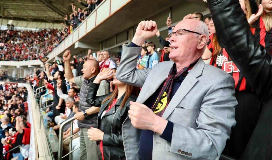 Odunpazarı Belediye Başkanı Kazım Kurt, Eskişehirspor'un Pazar günü Mezitli 33